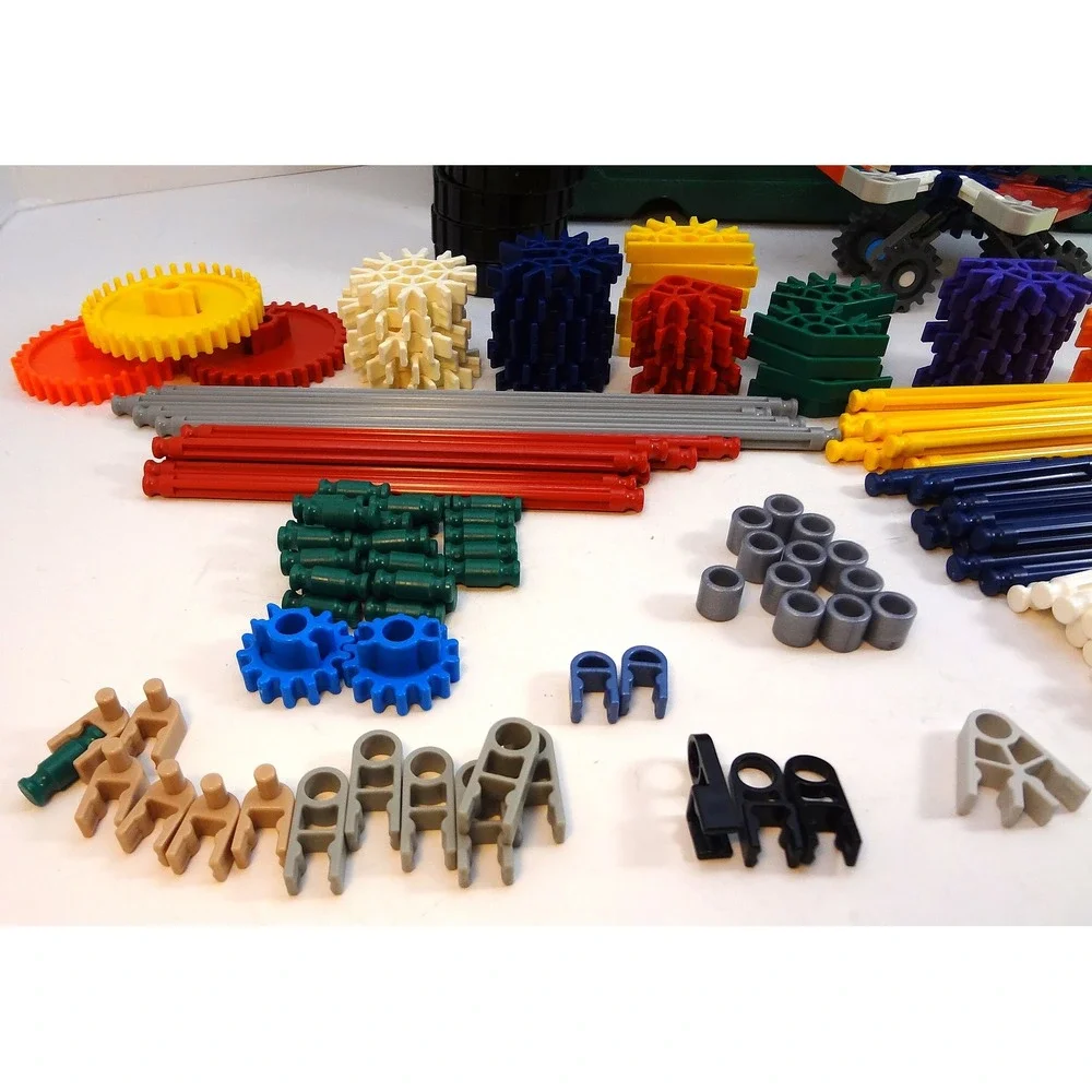 K'NEx Building Toy Set Construction Kit‎ Storage Case and Assorted Pieces